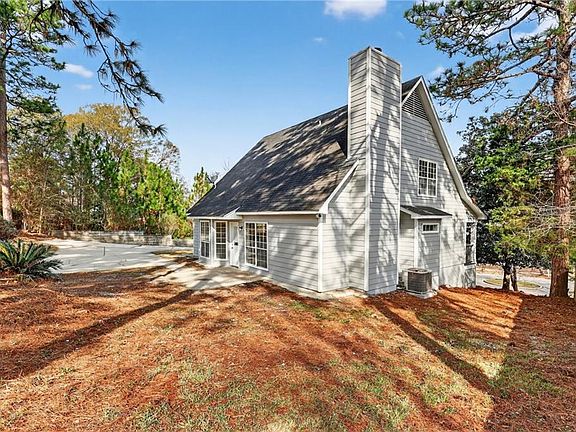 3rd image of 3312 Dundee Ct