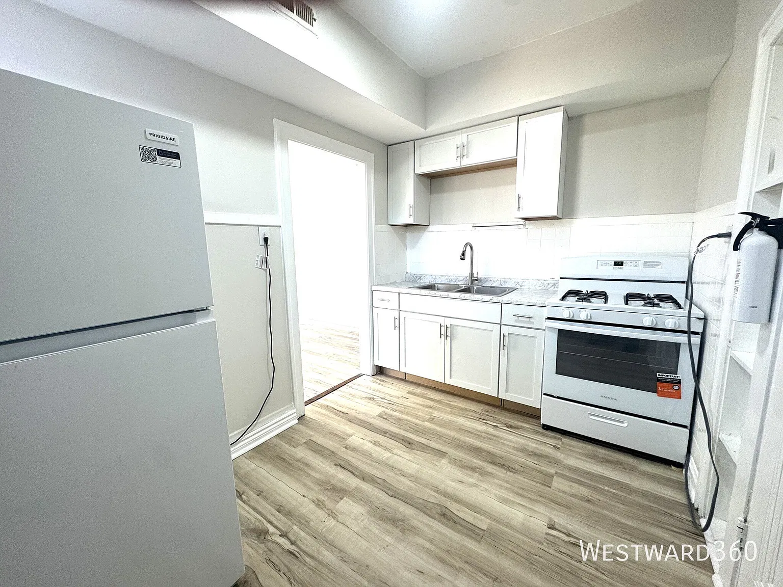 6706 S Wood St — Photo 2