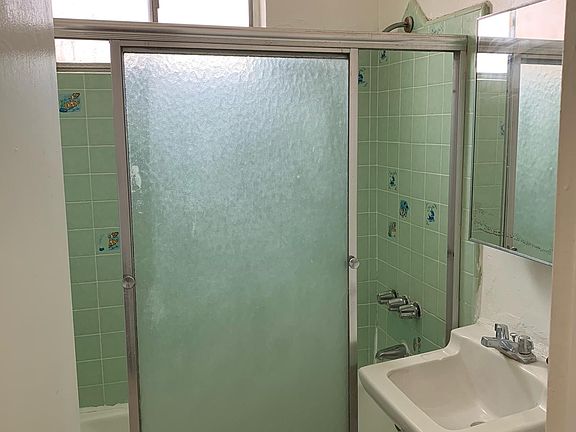 3rd image of 111 E Avenue 38