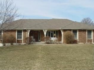 2700 NW Cliff Vw, Lees Summit, MO 64081