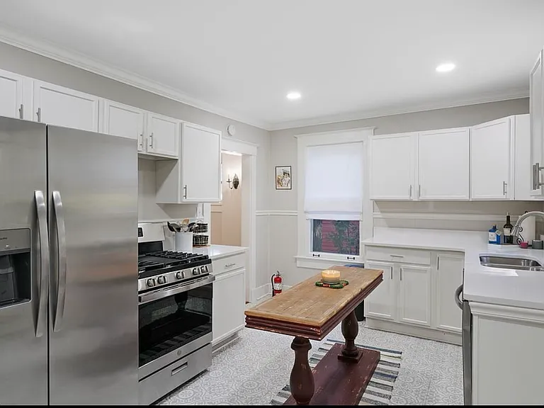 1855 York Ave — Photo 8