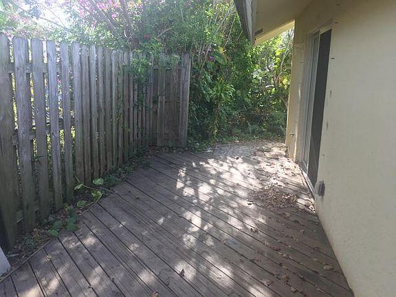 5th image of 1958 Windsor Dr