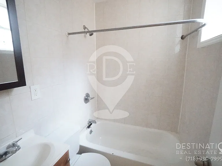 429 48th St #3 — Photo 7