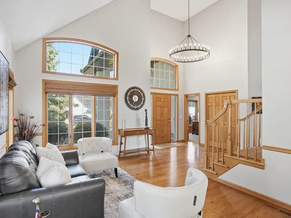 4230 Pineview Ln N, Plymouth, MN 55442