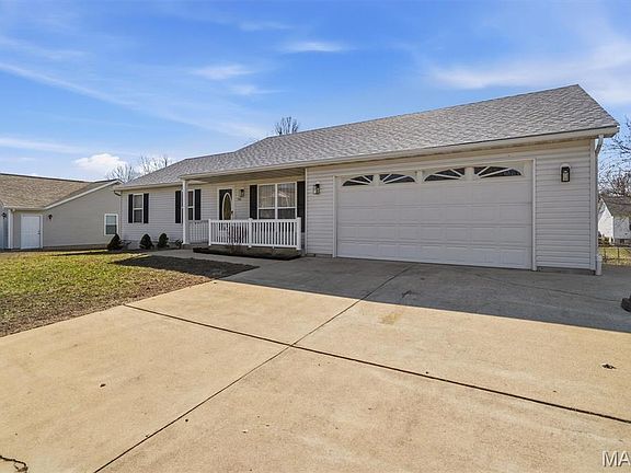 3rd image of 1168 Lance St