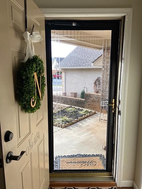 1st image of 484 Lochmere Dr