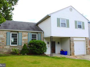 553 Wigard Ave, Philadelphia, PA 19128