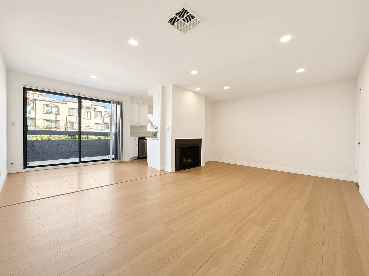 2 bed, $2,850 — Photo 1