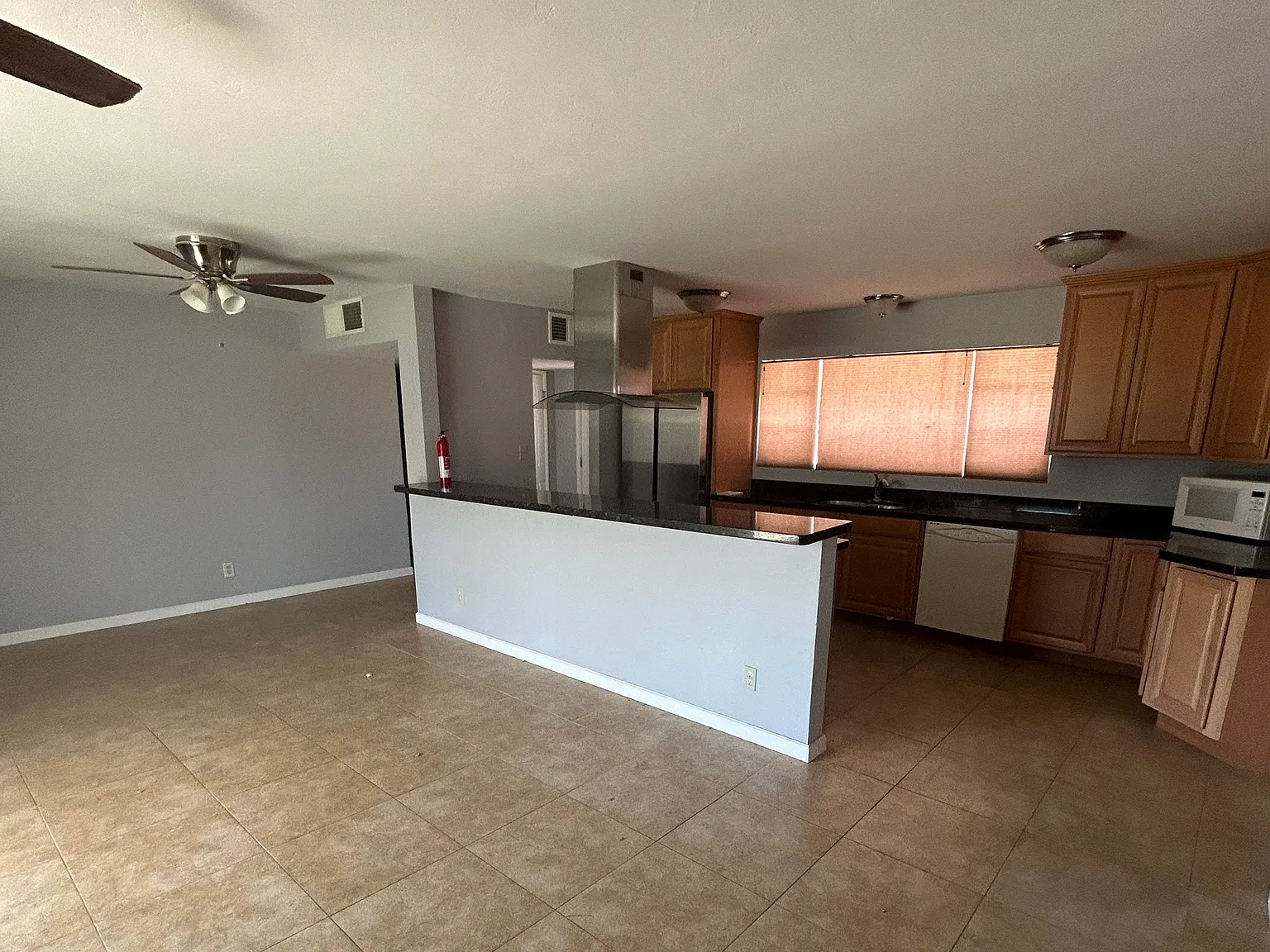 3 bed, 1313 sqft, $2,600 — Photo 2