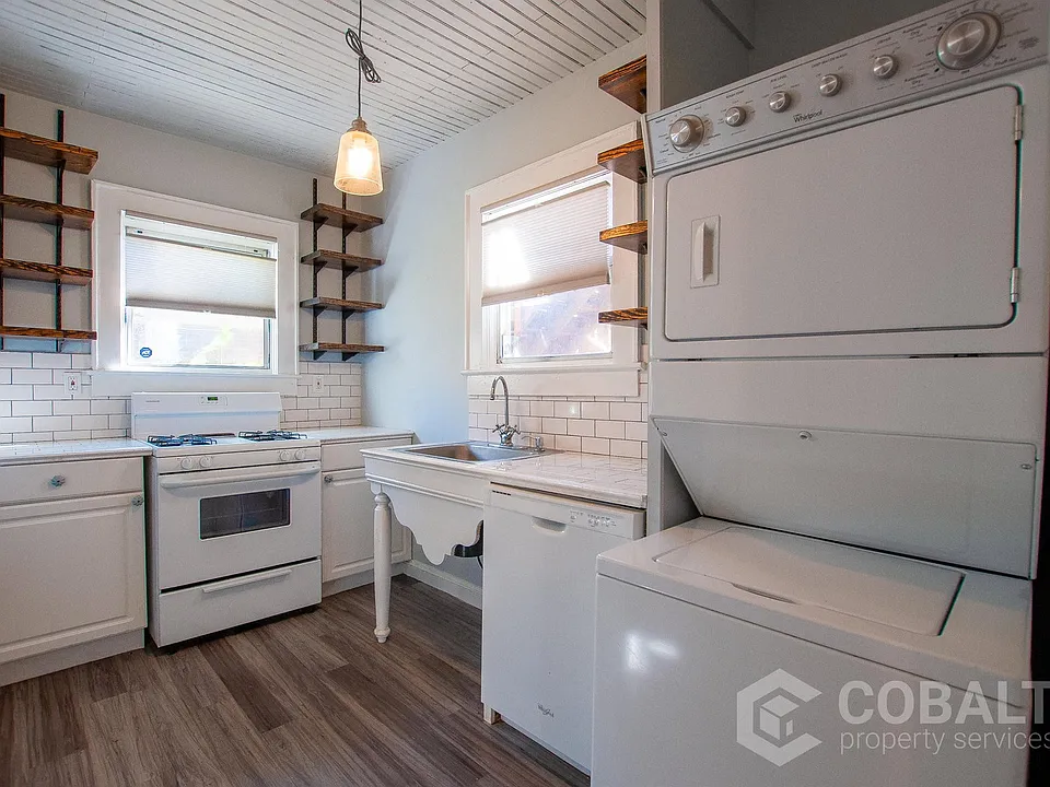 499 Winton Ter NE #1
