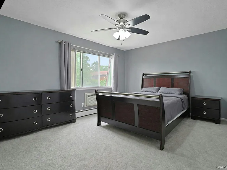 121 Coachlight Sq — Photo 13