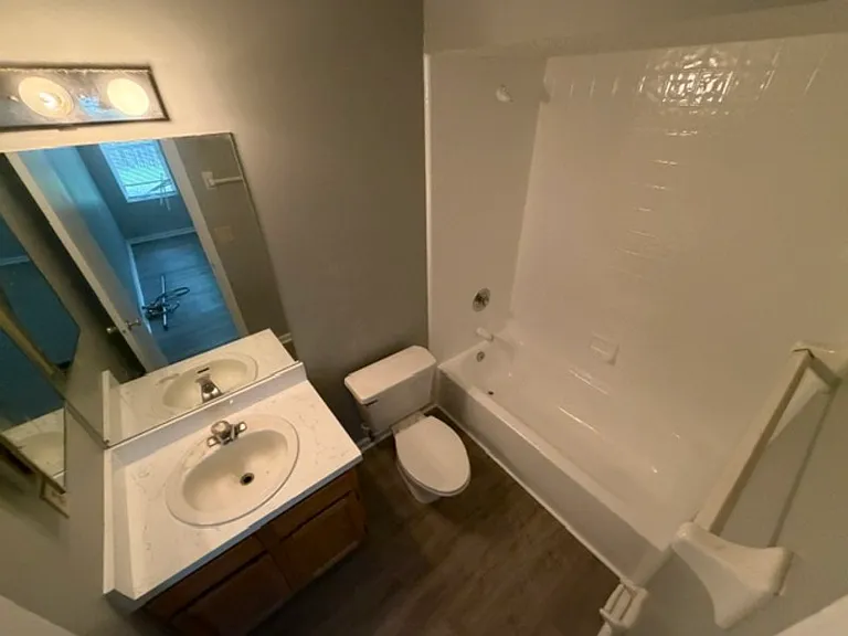 5061 Knightsbridge Cir N — Photo 12