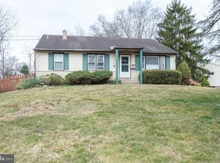 53 Flamingo Rd, Hatboro, PA 19040