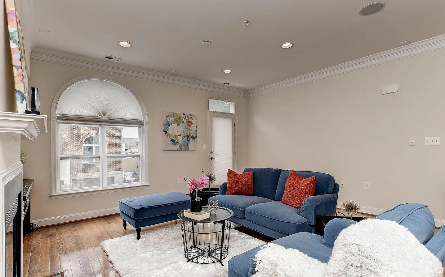 3 bed, 2.5 bath, 2600 sqft, $3,000 — Photo 3