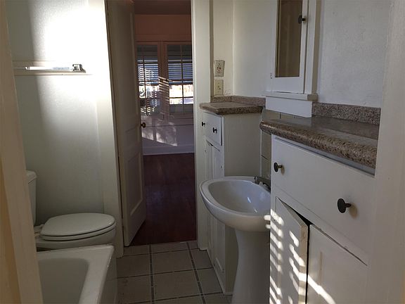 5th image of 1502 N Winstel Blvd
