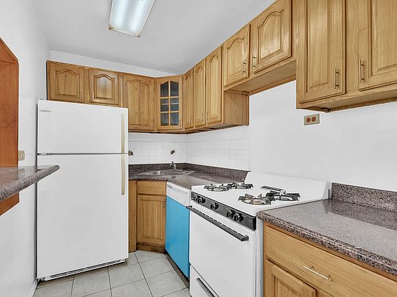4th image of 35-20 Leverich St #208
