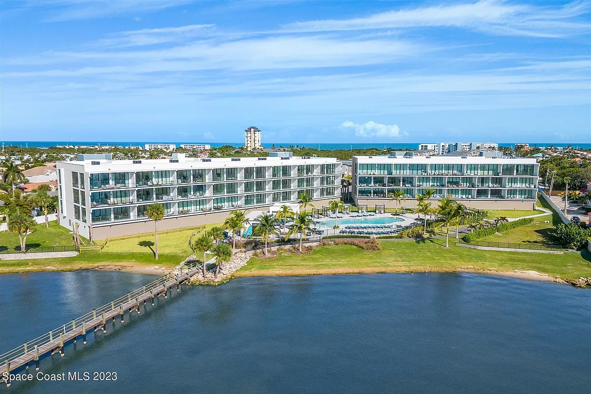 Building Photo - 225 Strand Dr #205