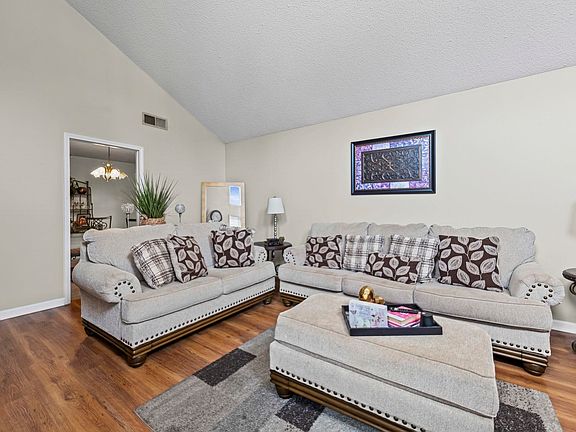 5th image of 2695 Whitney Ave