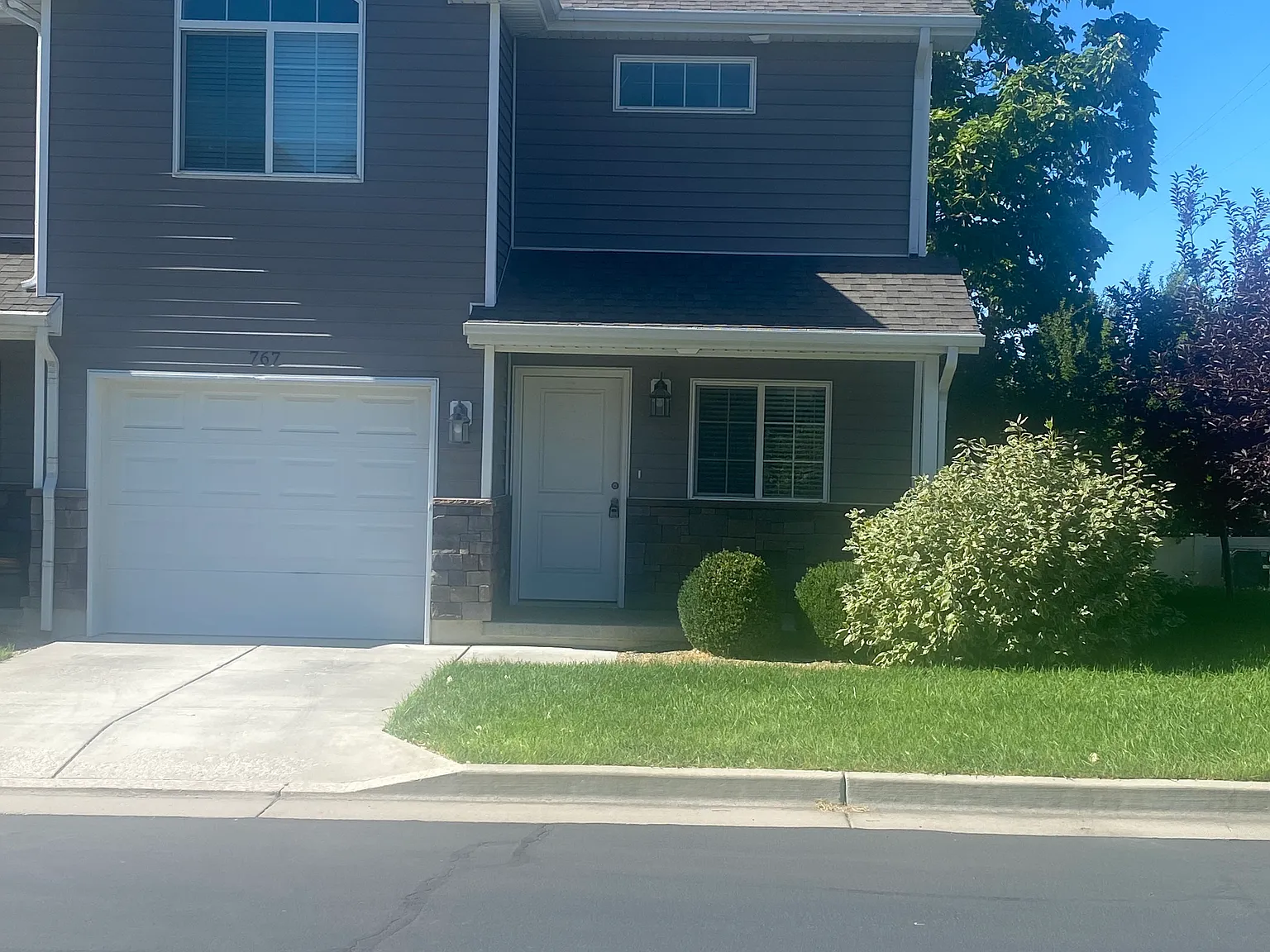 3 bed, 1339 sqft, $1,750 — Photo 1