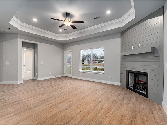 4th image of 814 E Southern Trace Dr