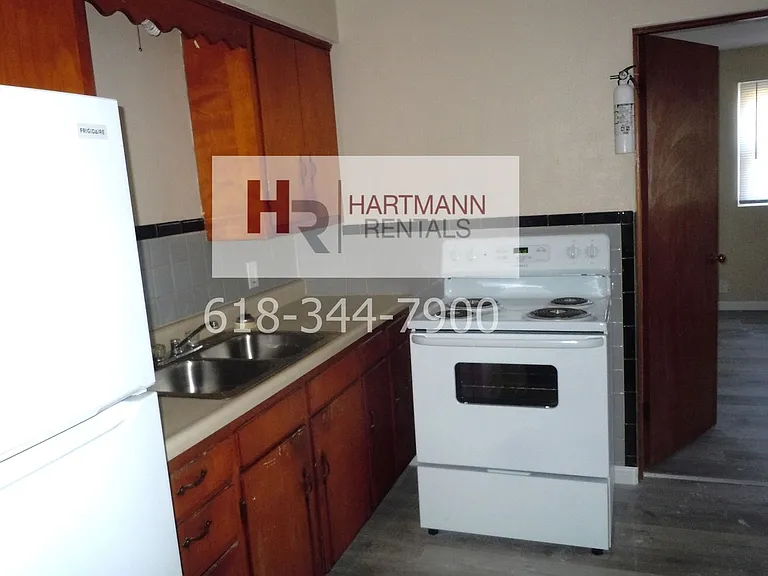 404 S Combs Ave — Photo 7