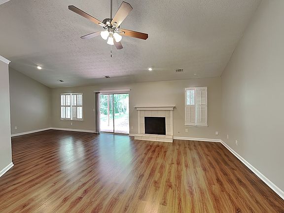 2nd image of 3828 Windmill Cir