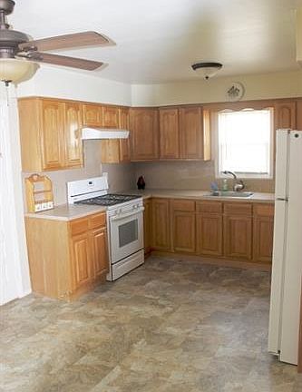 5th image of 448 Midland Ave #1