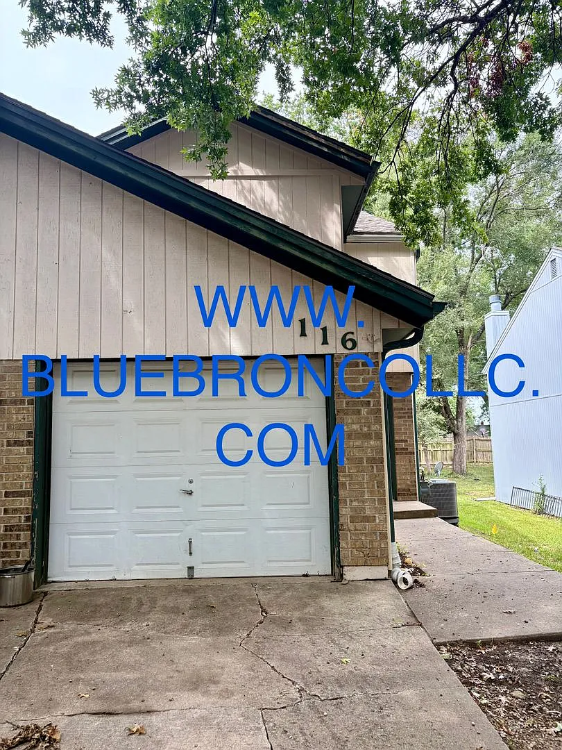 Great location, great price, great neighborhood! — Photo 1