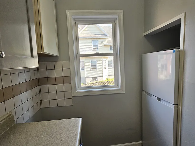 150 W Main St #4 — Photo 2