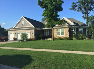 540 Timber Oak Ct, Robins, IA 52328
