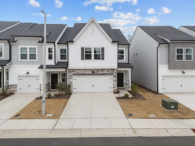 2108 Regal Dr — Photo 2