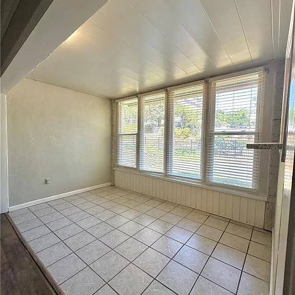 346 Carpenter Dr #4 — Photo 4