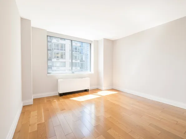 776 Sixth Avenue image 5 of 40