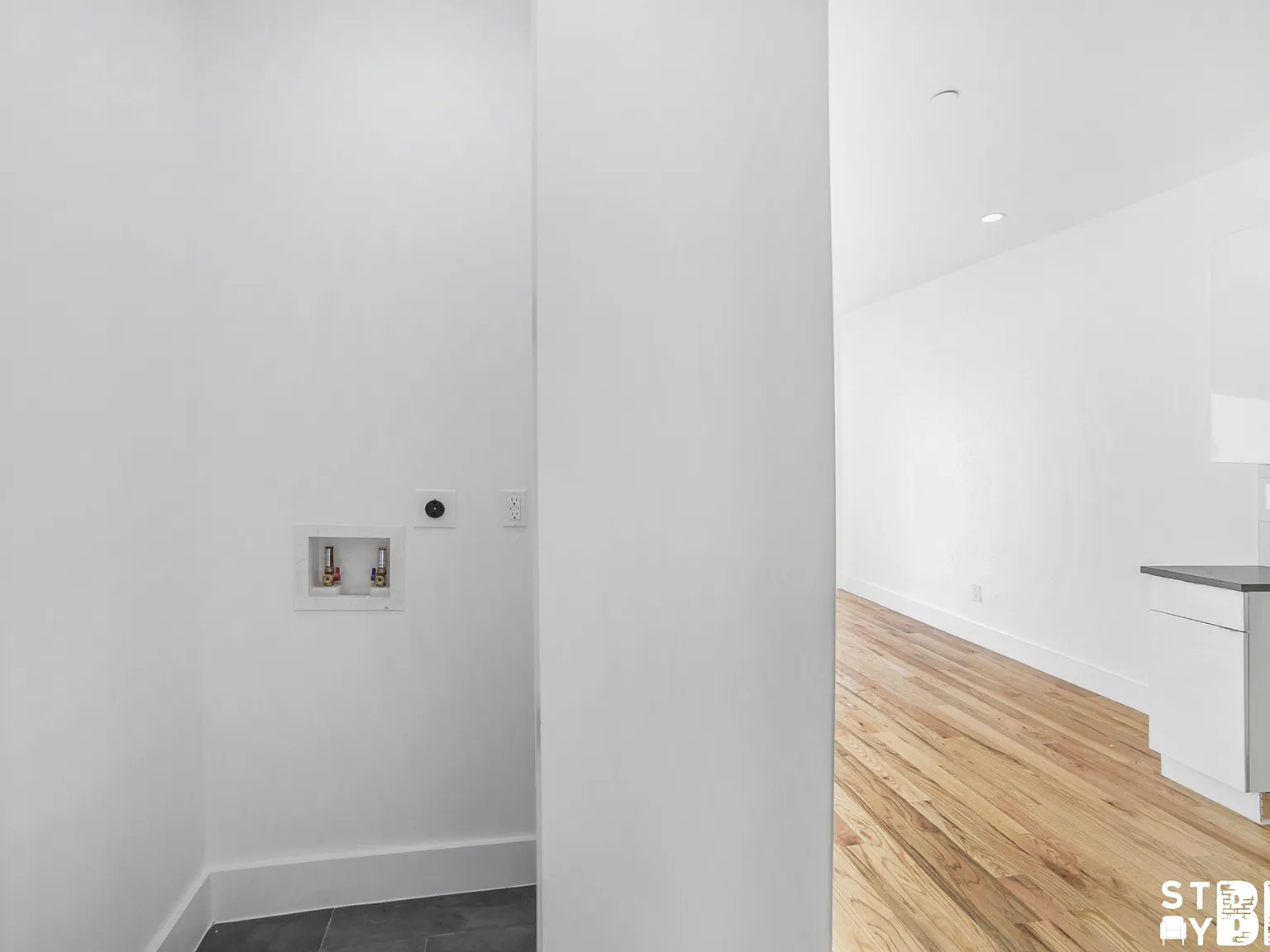 860 East 35th Street — Photo 3