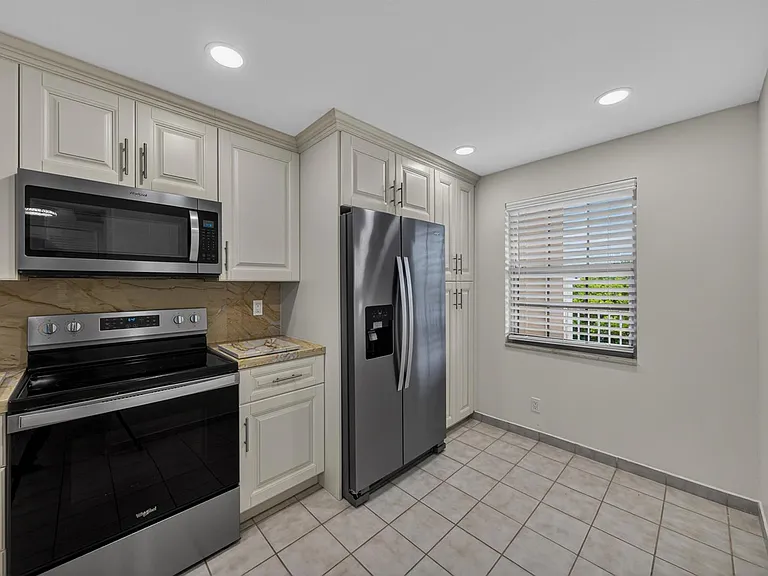 3503 Oaks Way #505 — Photo 5