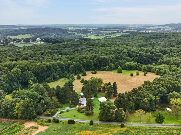 230 Laurel Rd, Elverson, PA 19520