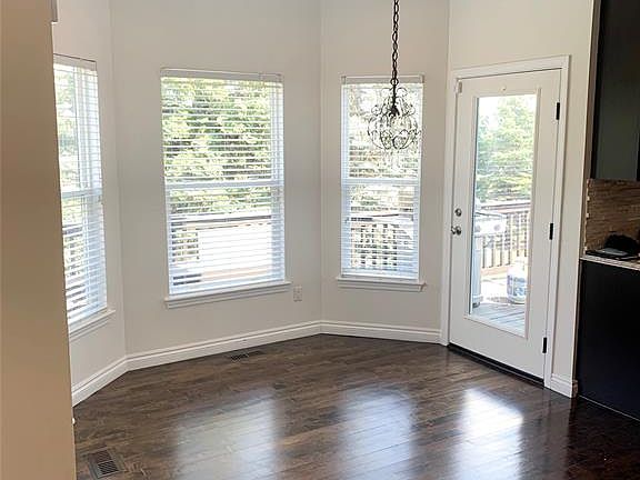 3rd image of 3723 Crystal Lake Ln