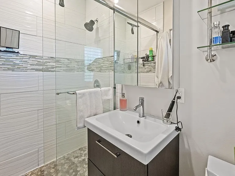 410 12th Ave NE #8 — Photo 26