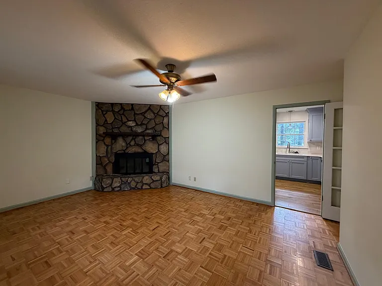 120 Forrest Dr — Photo 2