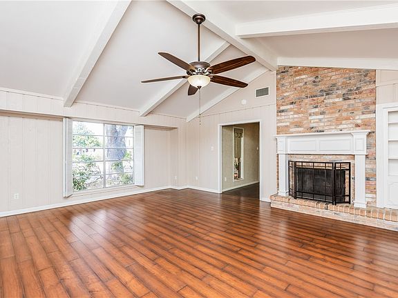3rd image of 4821 Augusta Cir