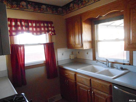 3rd image of 1109 Maiden Ln