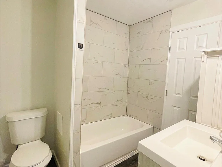 111 Rousseau St — Photo 5
