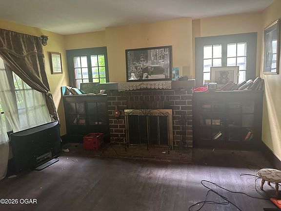 2nd image of 416 N Moffet Ave