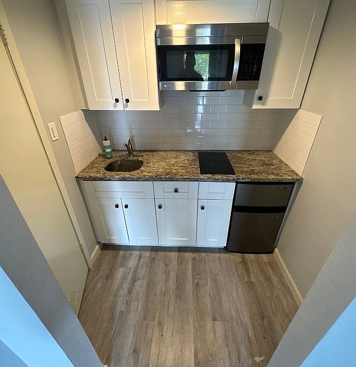 2nd image of 2617 Napoleon St #2