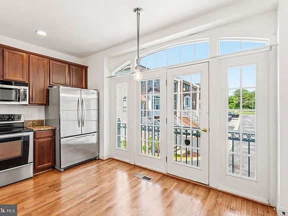 3rd image of 3903 Madison Park Ln