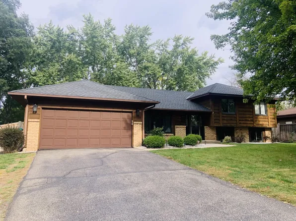 1010 E 157th St, Burnsville, MN 55306