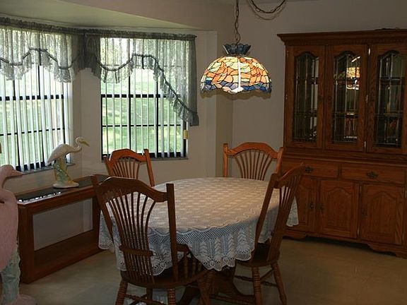 5th image of 1276 Camelot Ct