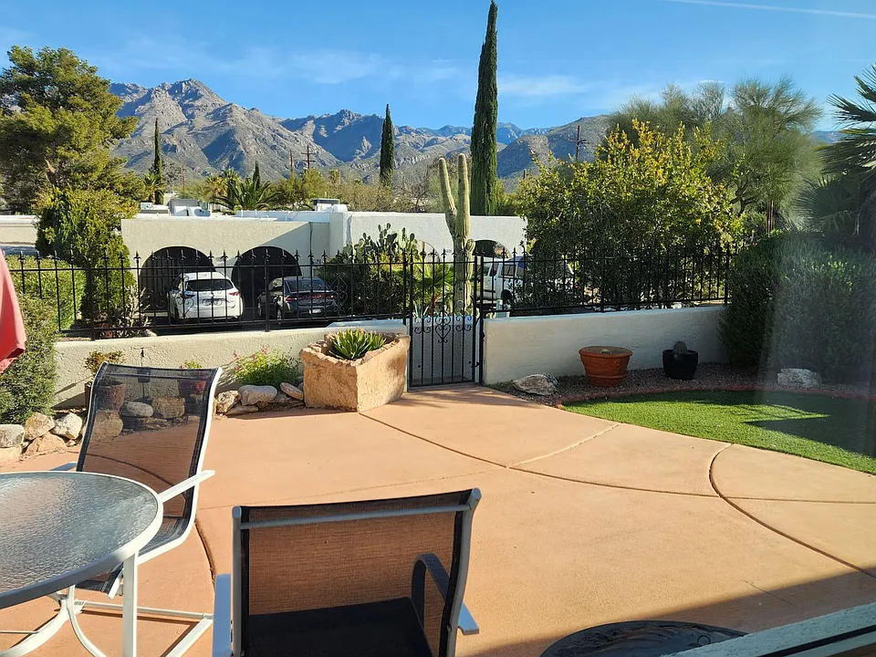 8028 E Shadow Ln