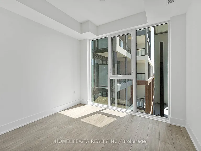 858 Dupont St #602 — Photo 31