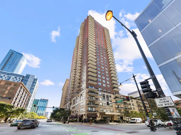 41 E 8th St APT 2203, Chicago, IL 60605